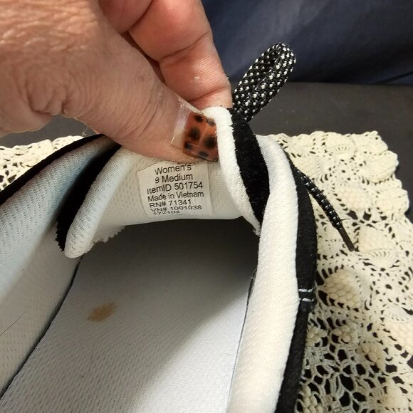 LL Bean black suede sneakers. Size 9M - Picture 7 of 9